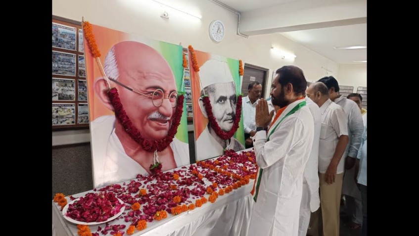 Paid tribute to Mahatma Gandhi and Lalbahadur Shastri